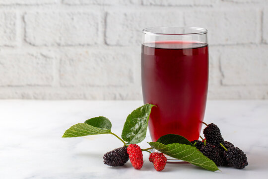 Black mulberry juice, black mulberry extract drink. Turkish name; Karadut suyu