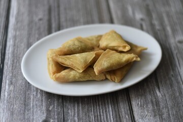 Ten pieces samosas, shallow depth of field.