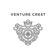 Obraz premium A sophisticated logo featuring a compass, crown, and ornate crest. Perfect for businesses seeking a regal and adventurous image.