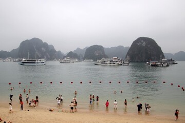 ベトナムハロン湾のティートップ島風景