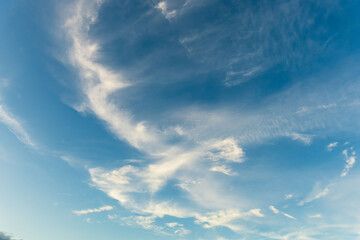 Fototapeta premium 夏の空 夕暮れの時の空と雲252