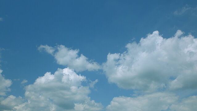 A beautifully adorned cloudy sky filled with fluffy clouds on an exquisitely bright and sunny day