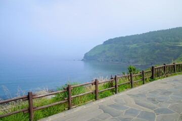 Obraz premium Cliffs and Quiet Bay at Songaksan