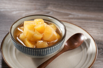 Cassava syrup, a traditional sweet dessert from Guangdong and Guangxi, China