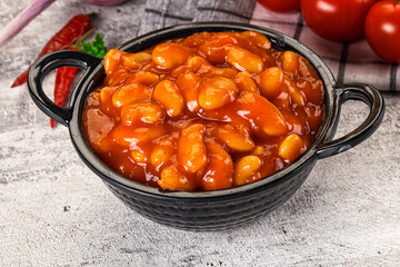 Baked kidney with tomato sauce