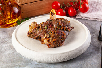 Baked lamb leg with spices