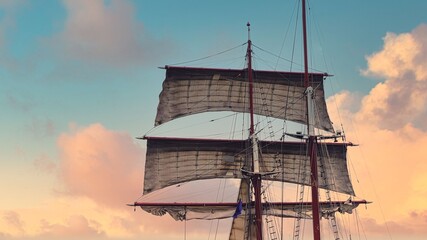 Sailing mast with full sails