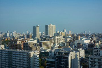 Fototapeta premium 夏の綺麗な青空と東京都の町並み