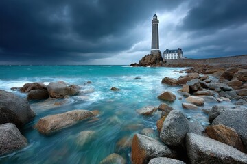 Obraz premium Lighthouse on rocky coast with turquoise waves under stormy sky