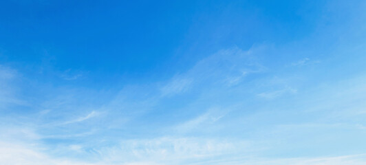 Obraz premium sky is blue and clear with clouds