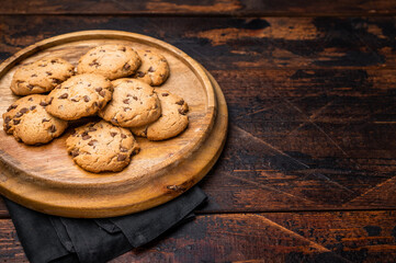 Chocolate chip cookies on wooden board. wooden background. top view