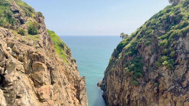 La quebrada de las monta&ntilde;as
