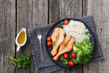 baked salmon steaks with rice, lettuce, tomatoes