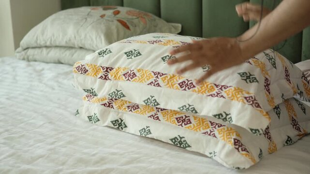 Pillow arrangement and bed-making process at home
