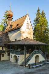 Wallfahrtskirche Maria Himmelfahrt in BIrkenstein in der Morgensonne, Fischbachau, Bayern,...
