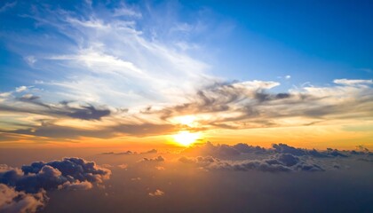 Obraz premium Vibrant sunset over a sea of clouds, showcasing a mix of colors and textures in the sky