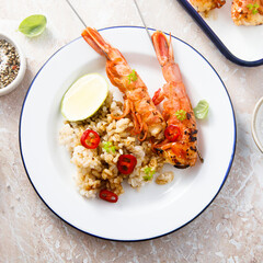 Shrimp skewers with rice and lime