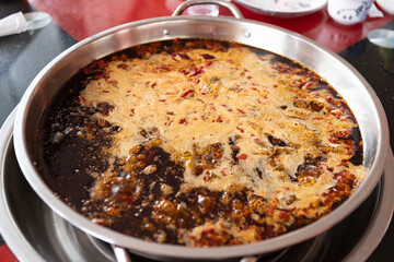 Sichuan-style red soup and clear oil hot pot