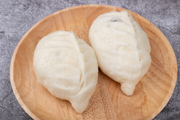 The red bean paste buns on the plate