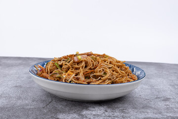 The fried noodles on the plate
