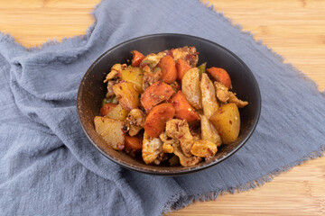 Chicken braised with carrots and potatoes
