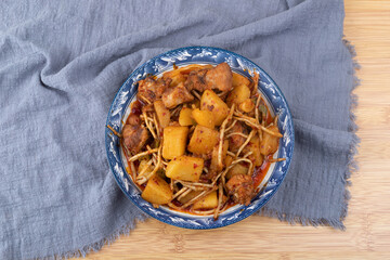 Braised pork ribs with potatoes and Houttuynia cordata