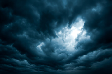 Obraz premium Dark and moody storm clouds with a glimpse of light