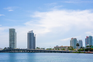 Obraz premium View of Miami Beach from Star Island Bridge
