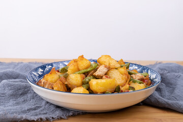 Braised pork with green beans and potatoes