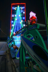 北陸新幹線かがやきのバリケードとクリスマスツリーのイルミネーション