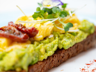 Open sandwich with avocado and egg