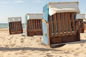 Ostseestrand Warnem&uuml;nde mit Strandk&ouml;rben