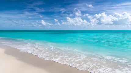 Obraz premium Crystal Clear Ocean with Sandy Beach under Blue Sky