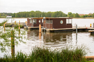 Anlegestelle mit Flößen, Röddelinsee Brandenburg