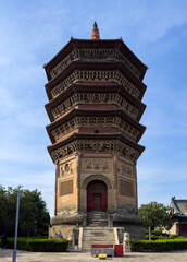 Obraz premium Wenfeng Pagoda, a Buddhist pagoda notable for inverted shape at historical Tianning Temple built during Late Zhou dynasty in Anyang, Henan, China. Tourist attraction and heritage.