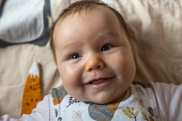 Baby Porträt, Baby lernt lachen