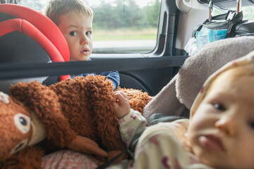Kinder im Auto