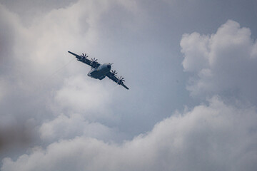 Militärflugzeug im Einsatz, Übung über dem Bodensee einer Transportmaschine A400M