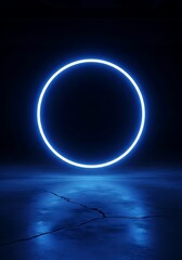 Obraz premium Neon circular glow emitting from the floor with striking reflection