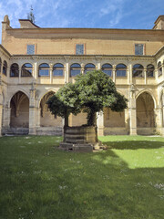 Fototapeta premium Renaissance cloister of San Zoilo Monastery in Carrion de los Condes with central well