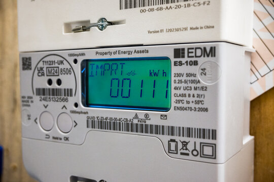 London, UK, August 28th 2025:Close-up of a smart meter and display panel showing kWh meter reading. Energy supplier, price rise, bills, power and cost of living. 