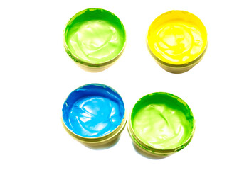 Farbtöpfe mit bunten Farben