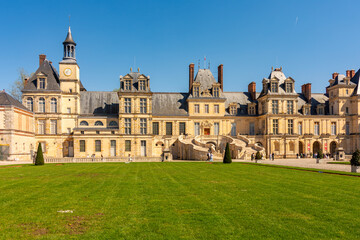 Fototapeta premium Medieval Fontainebleau palace (Chateau de Fontainebleau) in France