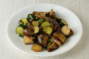 茄子と胡瓜の味噌炒め