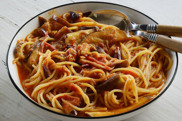 ナスとツナのトマトソースパスタ