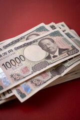 雑に置かれた100万円 1万円札