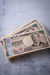 雑に置かれた100万円 1万円札