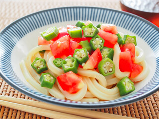 トマトとオクラの冷やしうどん
