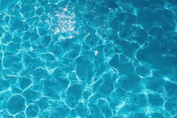 Fototapeta premium Shimmering turquoise water with bright light creating beautiful patterns