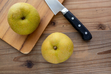 梨とナイフとまな板